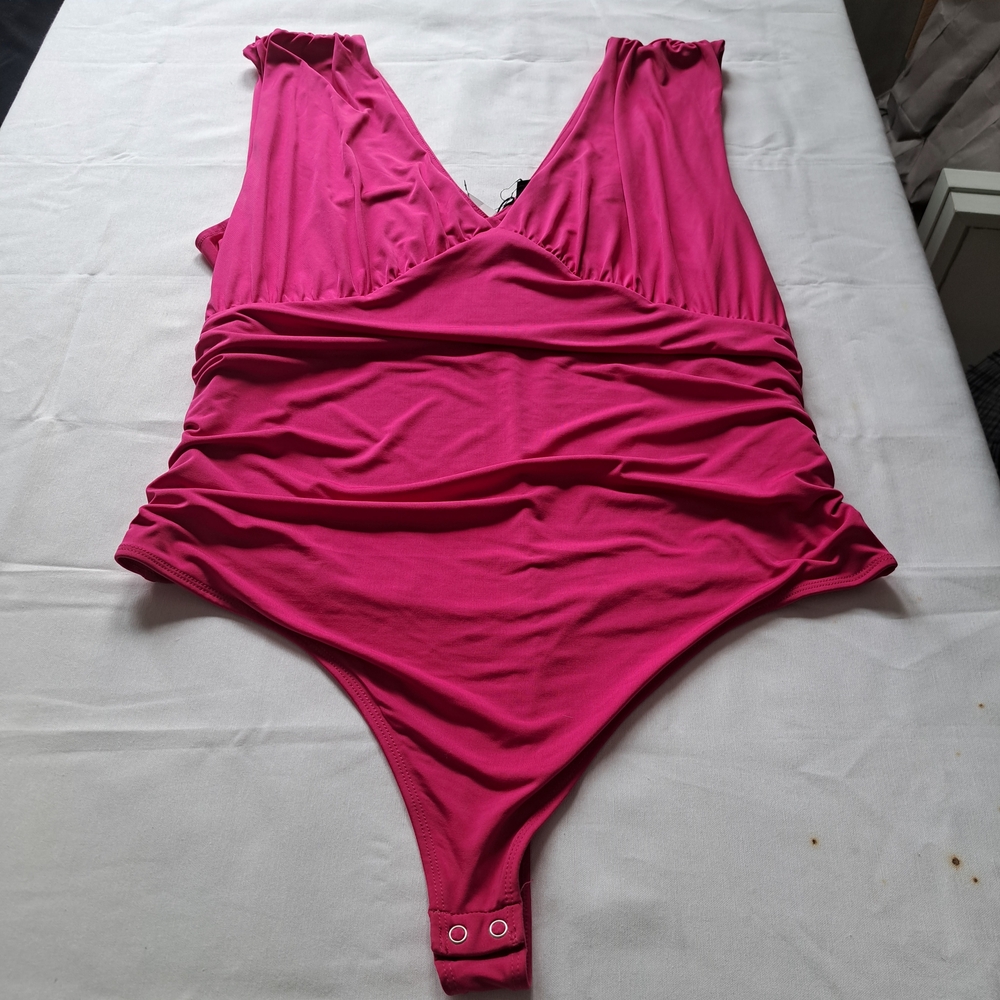 EXPRESS Body Contour Deep‎ V Ruched Pink Bodysuit Size XL Compression Comfort